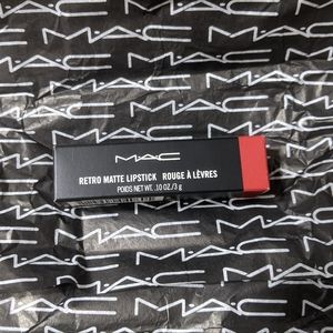 MAC ruby woo matte red lipstick